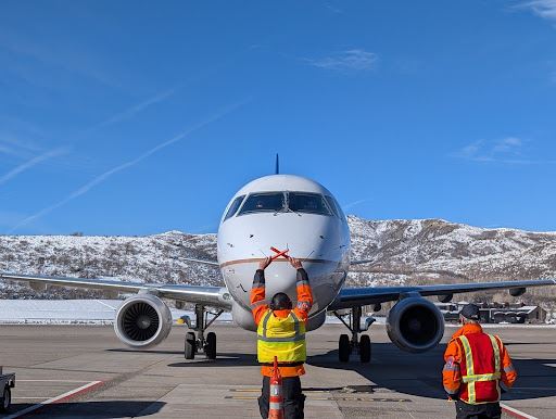 ASEs celebration of the inaugural Embraer E175 commercial landing